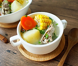 玉米胡萝卜土豆排骨汤的做法