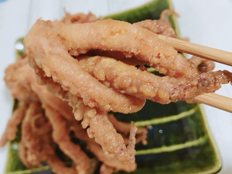 炸鱿鱼须（イカゲソの唐揚げ)的做法