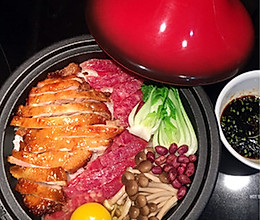 鸡腿腊肠双拼煲仔饭