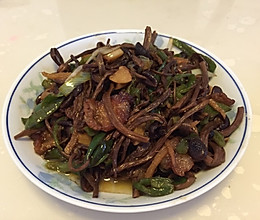 五花肉爆炒茶树菇的做法