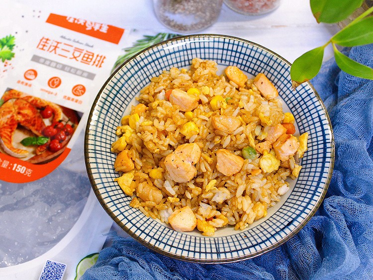 三文鱼炒饭的做法