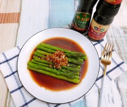#以美食的名义说爱她#蒜蓉蚝油淋芦笋的做法