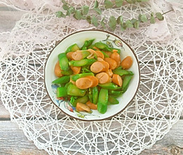 芥蓝炒脆皮肠的做法