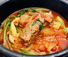 泡菜排骨土豆汤 再来一碗米饭！的做法