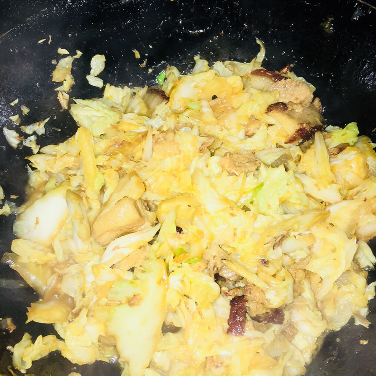 王家白菜炒腊肉（二大爷版）的做法