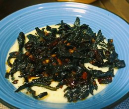 云南野生菌宴席～鸡枞菌油蒸蛋的做法