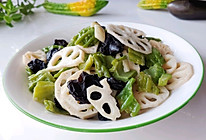 清炒木耳蒜藕瓜的做法