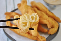 （视频菜谱）自制蓬松 炸油条的做法