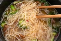 #嗨fun暑假#麻辣肉酱米线的做法