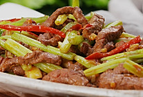 芹菜炒牛肉，鲜香嫩滑有三招