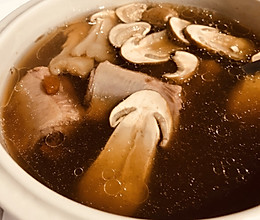 西洋参松茸排骨汤的做法