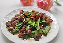 #春天的鲜味#腊肠炒荷兰豆的做法