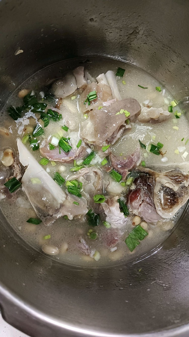 咸猪脚黄豆汤的做法