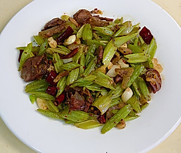 芹菜炒腊肠的做法