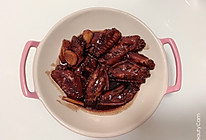 红酒炖鸡翅的做法
