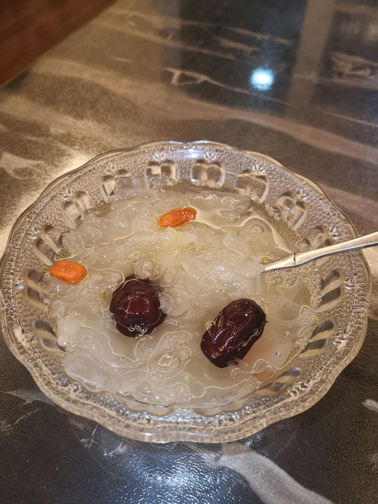 胶质浓郁的银耳汤的做法