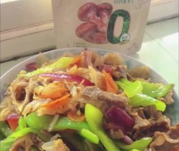 #厨房鲜香秘诀，太太乐松茸鲜，一餐一筷见鲜香#辣炒猪心管的做法
