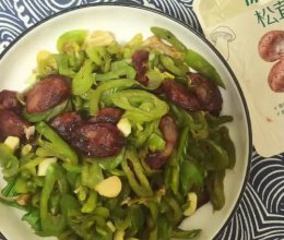 #厨房鲜香秘诀，太太乐松茸鲜，一餐一筷见鲜香#乱炒腊肠蛇豆的做法