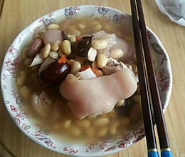 黄豆猪蹄汤的做法
