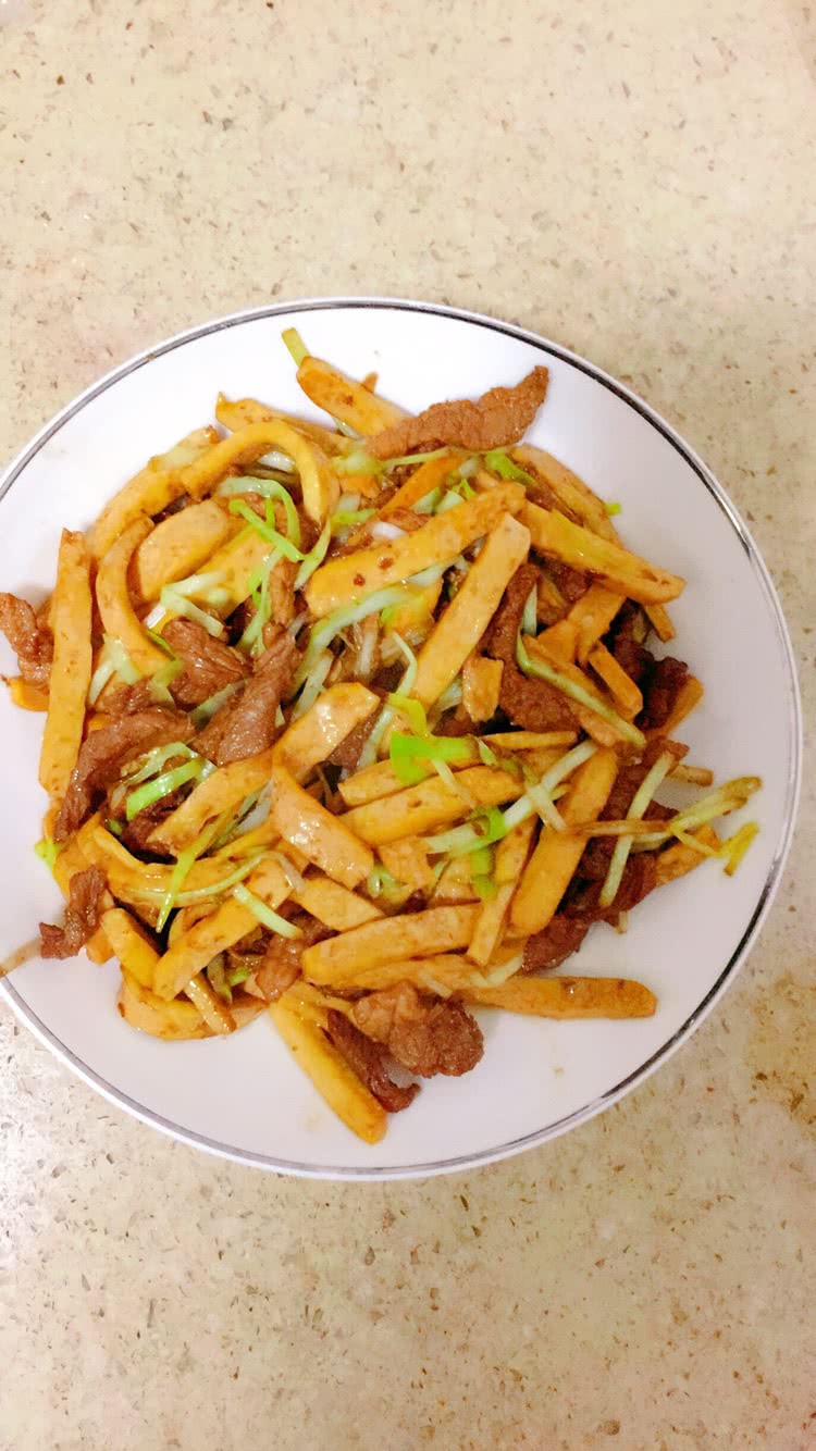 白韭芽香干肉丝的做法