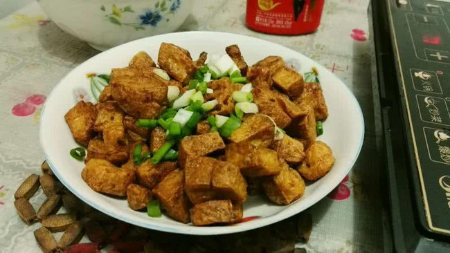 酱油豆腐丁（二桥私房菜，超级简单下饭老人小孩都爱吃)的做法