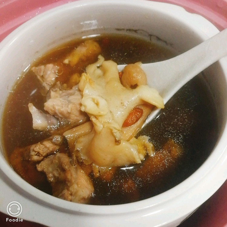 花胶响螺美容汤的做法