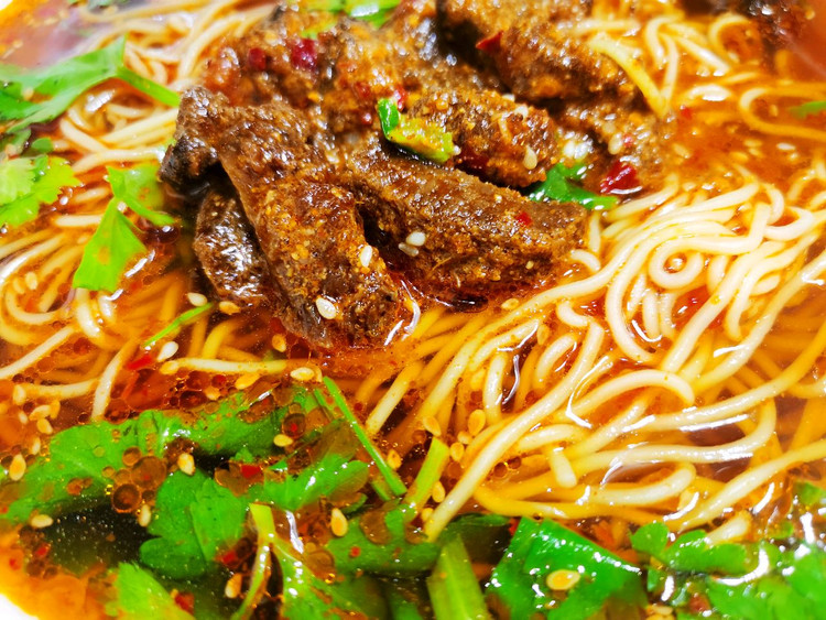牛肉干香辣面的做法