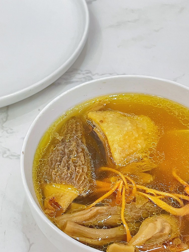 滋补养生的菌菇鸡汤的做法