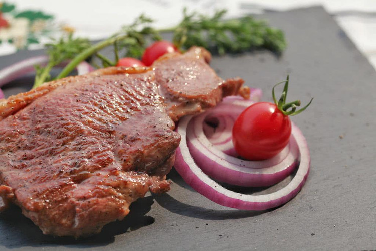 黑胡椒红酒煎羊排的做法