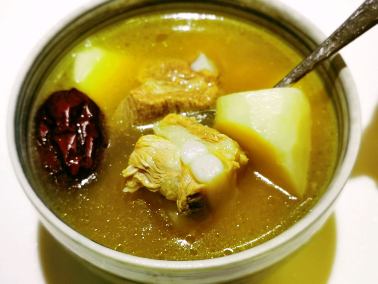 山药炖排骨这样做，汤汁又香又浓！的做法