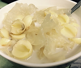 雪耳莲子椰汁糖水的做法