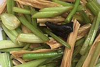 素炒芹菜的做法