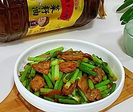 #菜油就选外婆乡，新鲜开榨抢先尝#蒜苔炒五花肉的做法