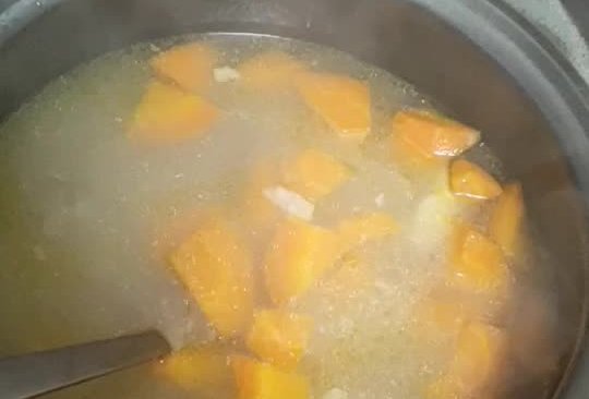 脊骨萝卜汤的做法