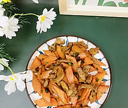 #中小学生做饭指南#胡萝卜炒肉片的做法
