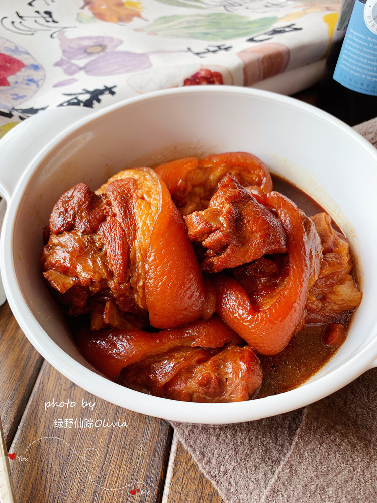 红烧黑猪肘的做法