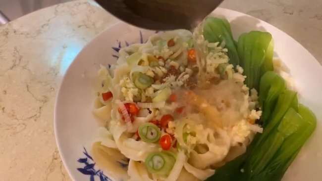 简单易学家常油泼面的做法
