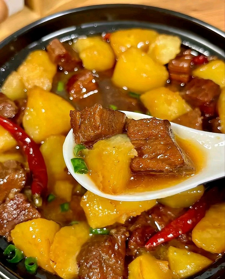 土豆炖牛肉的做法