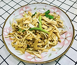 #美食视频挑战赛#清清爽爽的小炒～茭白炒肉丝豆干榨菜丝的做法