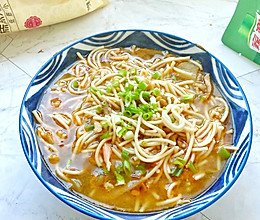 15分钟搞定的简单快手榨菜肉丝面的做法