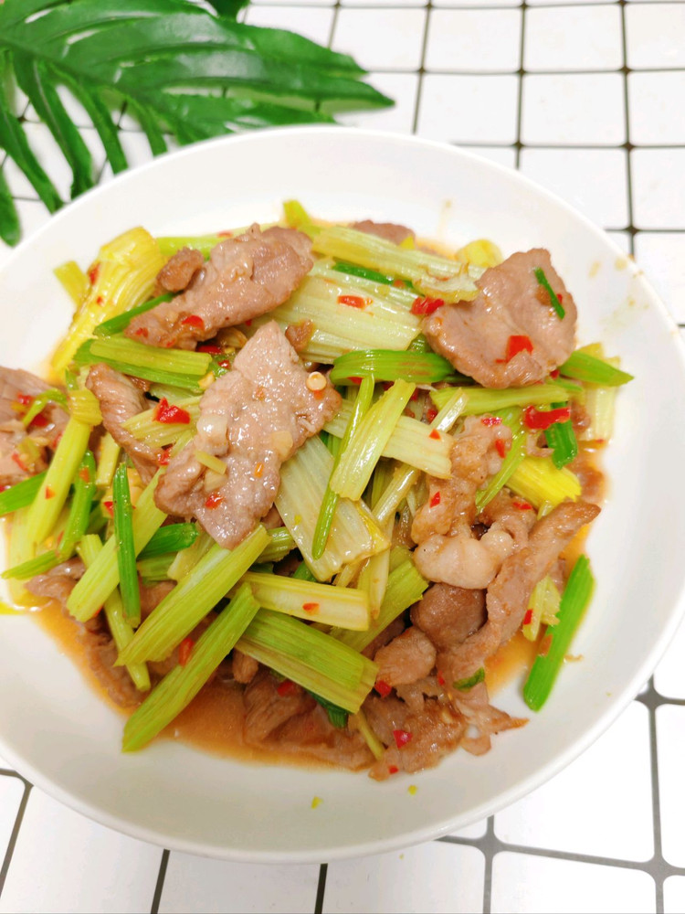 芹菜炒肉片的做法