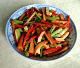 芹菜炒香干的做法