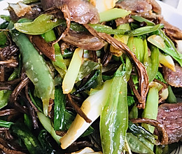 干茶树菇炒灌肠的做法