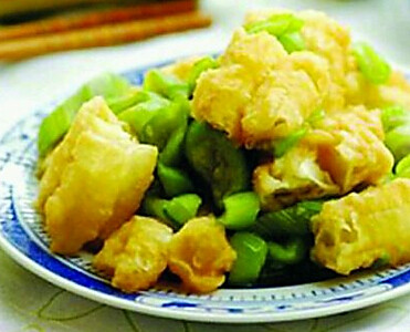 简单小技巧做出美味丝瓜油条的做法
