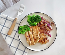 嫩煎鸡胸肉,健身减脂必备的做法