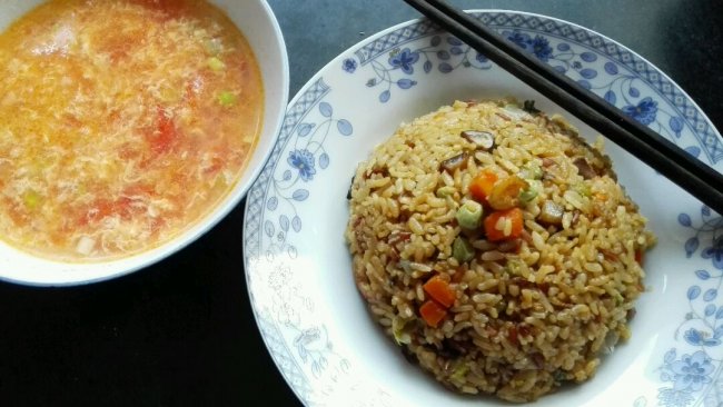 豌豆腊肉什锦饭的做法