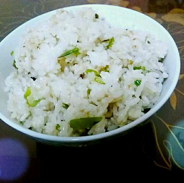 葱爆大米的做法