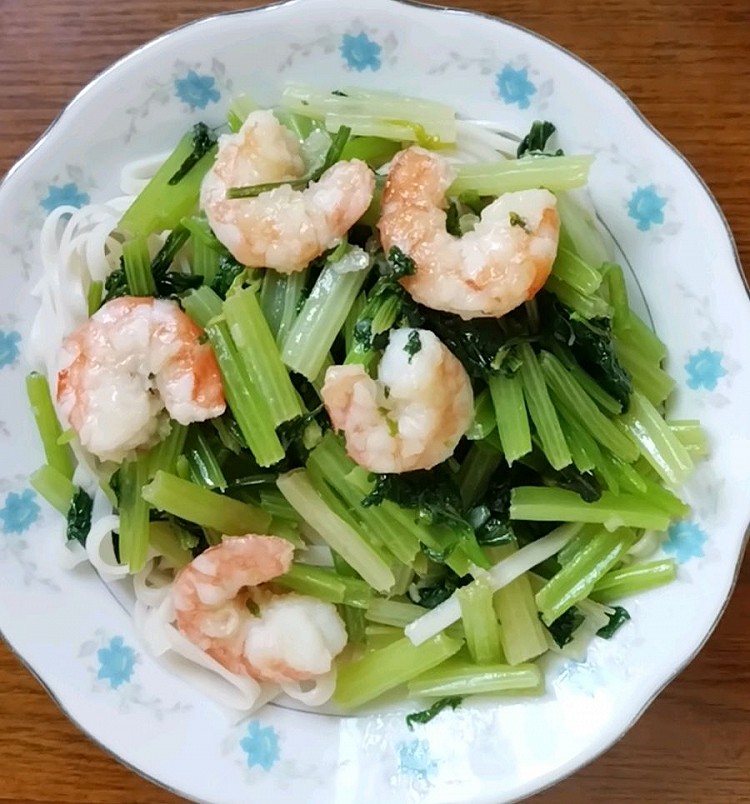 芹菜虾仁冷面的做法
