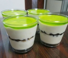 酸奶慕斯杯（夹心是蜜豆和香蕉）的做法