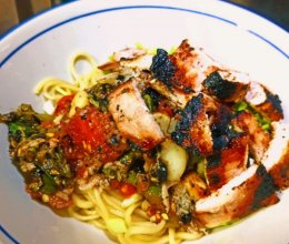 云南米线宴～青椒火烧肉面的做法